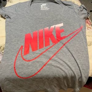 Women’s Nike shirt